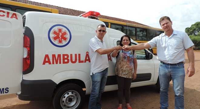Momento da entrega da ambulância . Foto: Eliton Santos