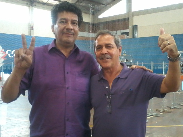 Eduardo Diniz (à esquerda), campeão da etapa em Campo Grande (Foto: Glaucea Vaccari / Correio do Estado)