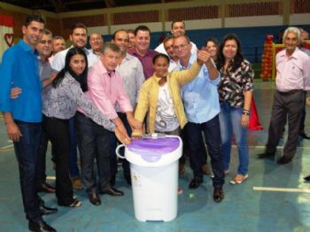 Jateí comemora Dia das Mães com a entrega de centenas de prêmios
