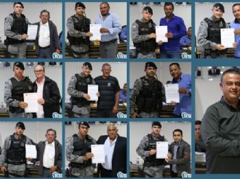 Policiais Militares do 3º Pelotão da Força Tática recebem no Legislativo de Deodápolis Moção de Congratulações