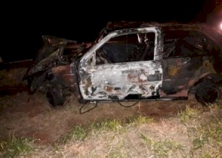 Carro pega fogo após se envolver em acidente na MS-276 em Deodápolis