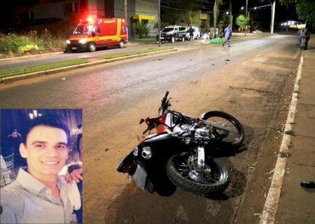 Motociclista morre após subir em canteiro e bater em árvore em Ivinhema