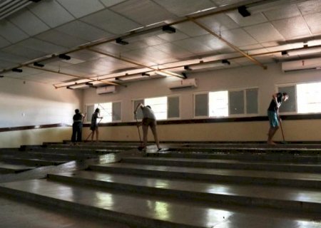 Oficial de Justiça chega e estudantes encerram ocupação em bloco da UFMS