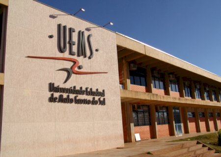 UEMS abre concurso com vagas para nível médio e superior com salários de até R$ 5 mil