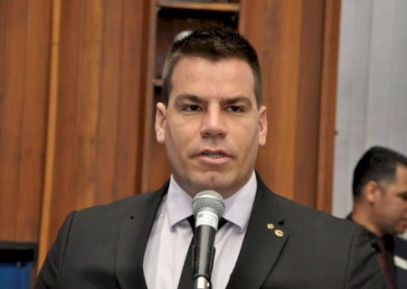 Deputados aprovam volta de hasteamento da bandeira e hino em escolas de MS
