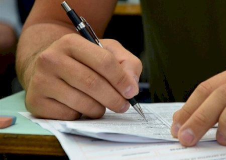Seleção com salários de R$ 7,7 mil na área militar fecha inscrições hoje