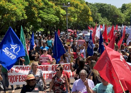 Mês do professor é marcado por protestos e greves em Mato Grosso do Sul