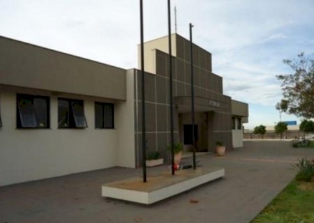 Chapadão do Sul, Paranaíba e Aporé: Professor que mantinha 4 empregos públicos com atestados devolverá R$ 39 mil