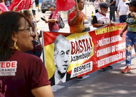 Paralisação de professores atinge 90% das escolas estaduais de MS
