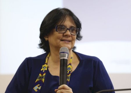Canal para denunciar professor é anunciado pela ministra Damares
