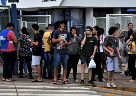 Candidatos terminam prova do Enem em pouco mais de 2h