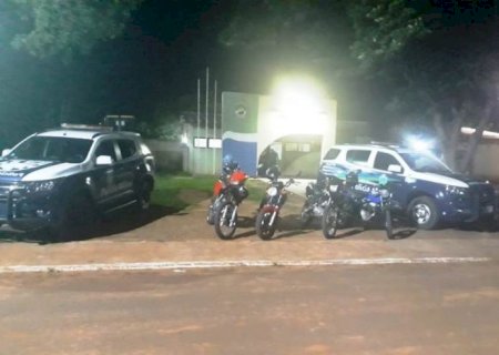 DEODÁPOLIS: Motociclistas são flagrados praticando direção perigosa, com licenciamento vencido e sem CNH