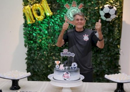 Ex-morador em Vicentina, forrozeiro, João festeja 101 anos com Corinthians no peito e bailão arrasta-pé