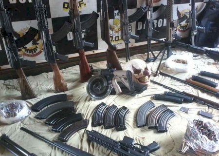 Campo-grandense é preso com arsenal de guerra e veículo blindado na fronteira