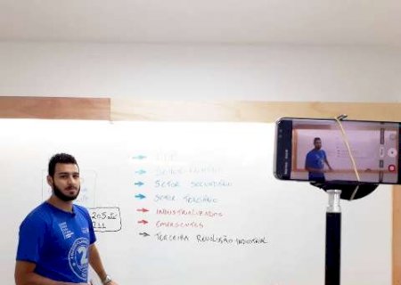 \'Blogueirinhos\', professores se reinventam para dar aulas on-line