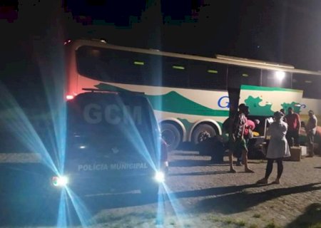 Ônibus com placas de Deodápolis que saiu de MS com 31 passageiros é barrado no Ceará
