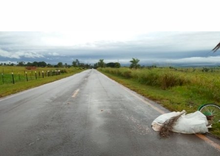 AGORA: Ciclista morre após ser atropelado por caminhão entre Ipezal e Deodápolis