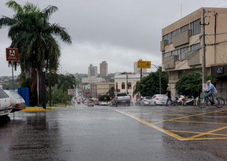 Sexta-feira tem previsão de chuva e alerta de vendaval para 56 cidades de MS