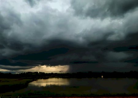 Vicentina, Fátima do Sul, Jateí, Caarapó, Dourados e cidades da região estão em alerta para risco de tempestades