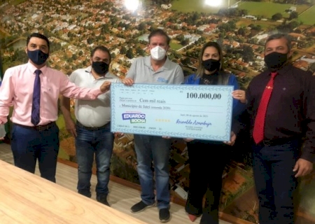 No município de Jateí, deputado Eduardo Rocha entrega R$ 100 mil em emenda