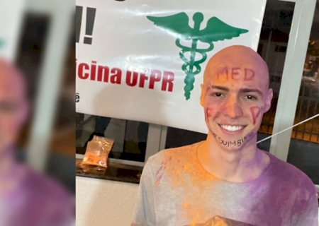 Após erro em lista de aprovados da UFPR, jovem que raspou cabelo para comemorar perde vaga: \'Noite inteira sem dormir\'