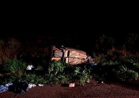 Motorista morre e 4 pessoas ficam feridas em acidente entre Jateí e Naviraí