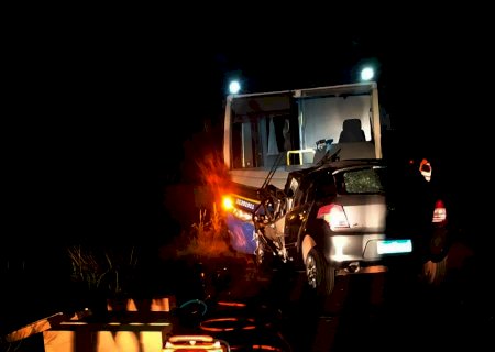 DEODÁPOLIS: Motorista invade pista contrária, bate contra ônibus e morre na MS-145