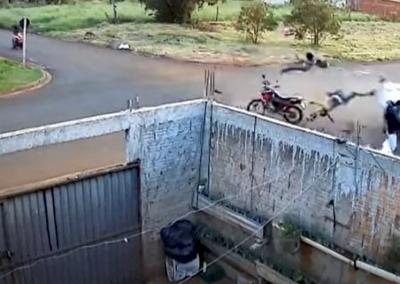 VÍDEO: Câmeras de segurança flagraram colisão que matou Glóriadouradense e deixou garupa em estado grave