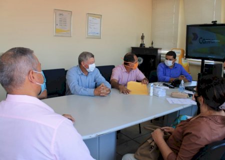 Vereadores de Vicentina se reúnem com superintendente dos Correios e pedem carteiro para o Altos do Barreirão