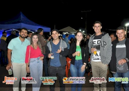 Marquinhos do Dedé entrega 13 veículos na Feira Livre que teve shows com Tostão e Guarany, Gaiteiro Di Assis e Felipe e  Cinthia Vidal