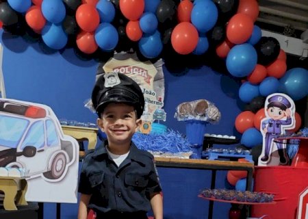 Policiais Militares prestigiam festa de aniversário de 4 anos do garoto João Guilherme em Fátima do Sul 