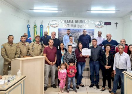 Família do Capitão dos Bombeiros Oldair Balduíno Lima recebe Moção de Pesar na Câmara de Fátima do Sul