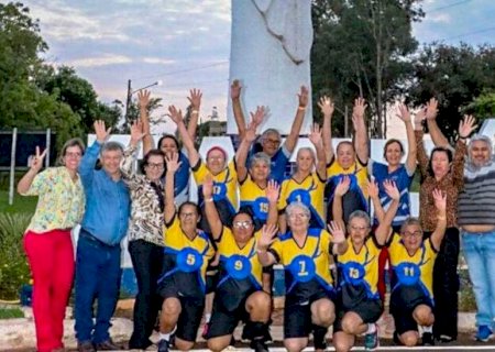 Exemplo das \'meninas do volei\' é saudado com festa em Jateí