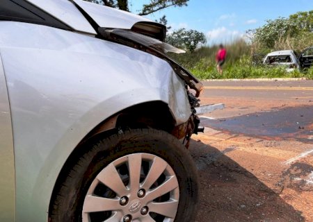 Colisão envolve dois carros na BR-376 entre Ivinhema e Nova Andradina