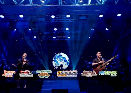Confira as fotos do show com Maria Cecília e Rodolfo na feira livre de Vicentina