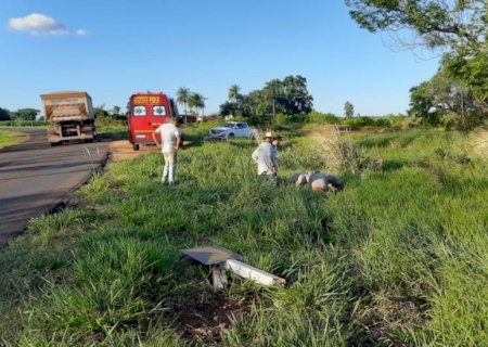 Motociclista fica ferido após passar reto em curva e bater em placa na MS-141 em Ivinhema