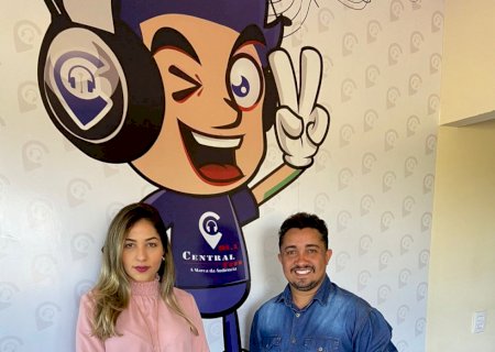 Dra. Gabriela Vanoni concede entrevista ao radialista Leandro Santos na Central FM