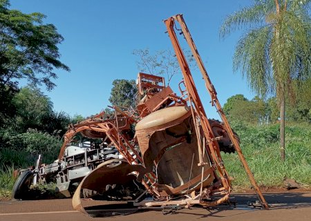 AGORA: Acidente entre trator e caminhão com morte entre Vicentina e o trevo de Culturama