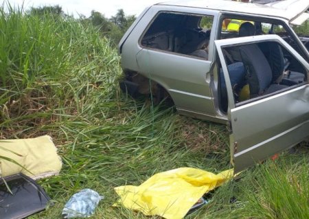 Motorista capota veículo na MS 141 trevo que dá acesso ao distrito Guassulândia