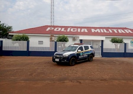 PM de Ivinhema conduz dois homens para a delegacia por violência doméstica