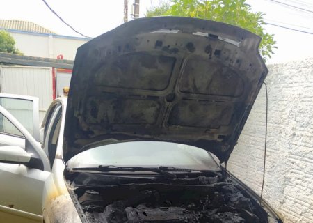 Incêndio atinge veículo em Fátima do Sul