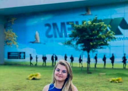 "N&atilde;o esperava", diz ex-aluna de escola Estadual que tirou 920 na reda&ccedil;&atilde;o do Enem