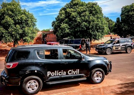 PC de Caarapó e Juti recupera moto furtada em Fátima do Sul, prende 4 pessoas e fecha boca de fumo