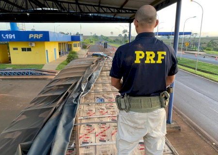 PRF apreende 600 mil maços de cigarros em Eldorado que iriam para Guaíra no Paraná