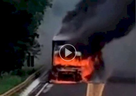 Carreta com frutas pega fogo na Serra de Maracaju ap&oacute;s superaquecimento dos freios