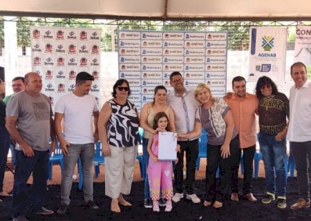 Sonho realizado: 60 famílias de Mundo Novo terminam o ano com a chave da casa própria