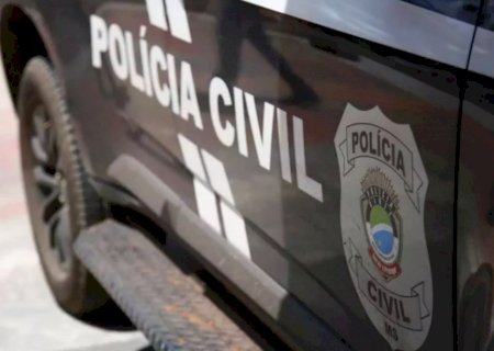 Mulher morre ao bater motocicleta em guard rail na cidade de Rochedo