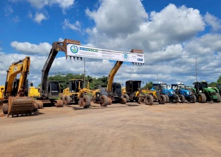 Parceria entre Governo, Itaipu e consórcio de municípios recupera estradas e conserva solo no sul de MS>