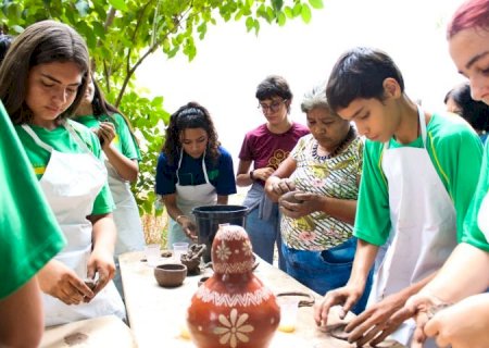 Semana do Artesão: oficina de cerâmica terena é oportunidade de conhecer na escola a arte indígena