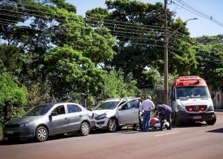 Carro é atingido na traseira e arrastado por 50 metros por motorista bêbada em Campo Grande